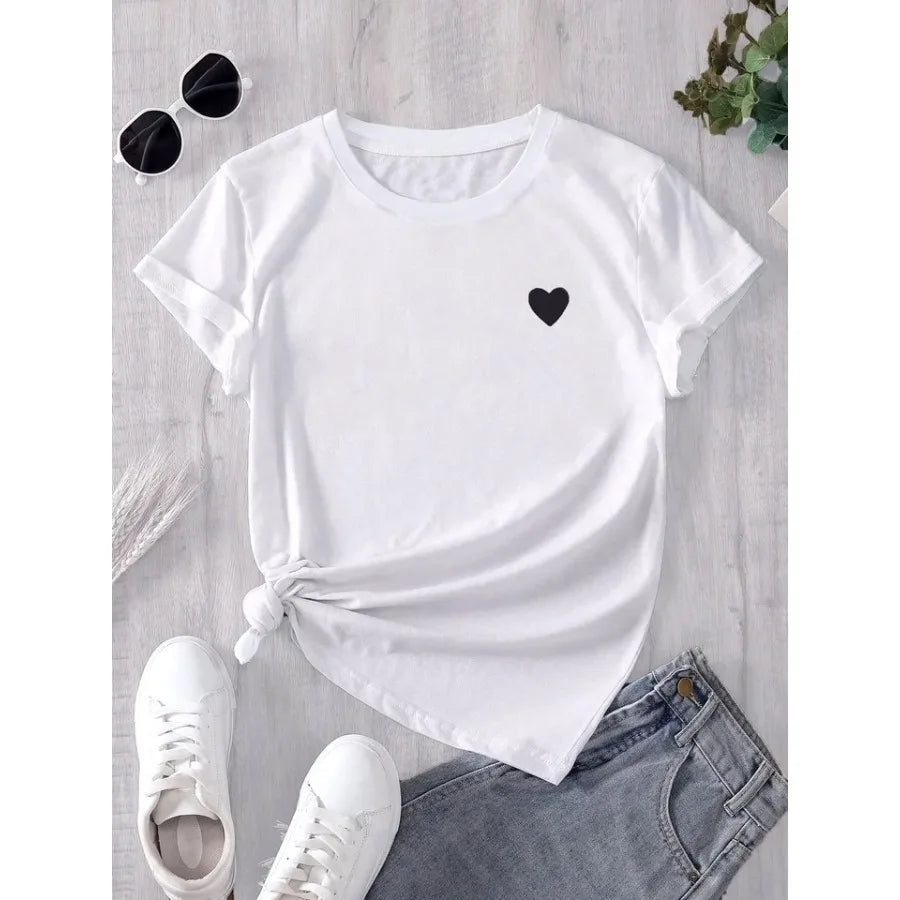 Women's White Sleeve T-Shirt with Black Heart Casual Round Neck Summer Aesthetics Short Sleeved Harajuku Streetwear Y2k Tops Te