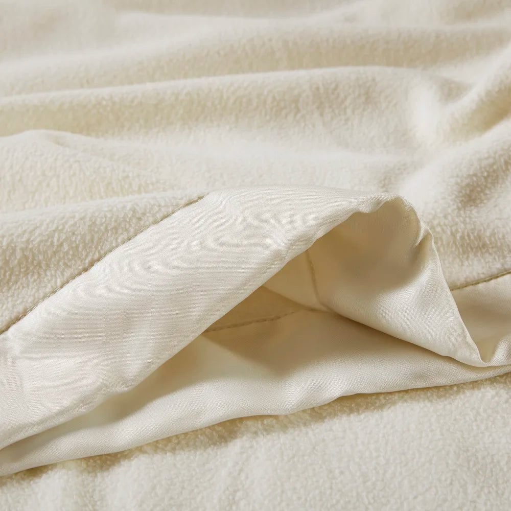 Soft and Comfortable Double Blanket, Pill-resistant, Exquisite Details, Available in Multiple Colors, Lightweight and Comfortable, Skin-friendly and Safe, Machine Washable for Easy Care.
