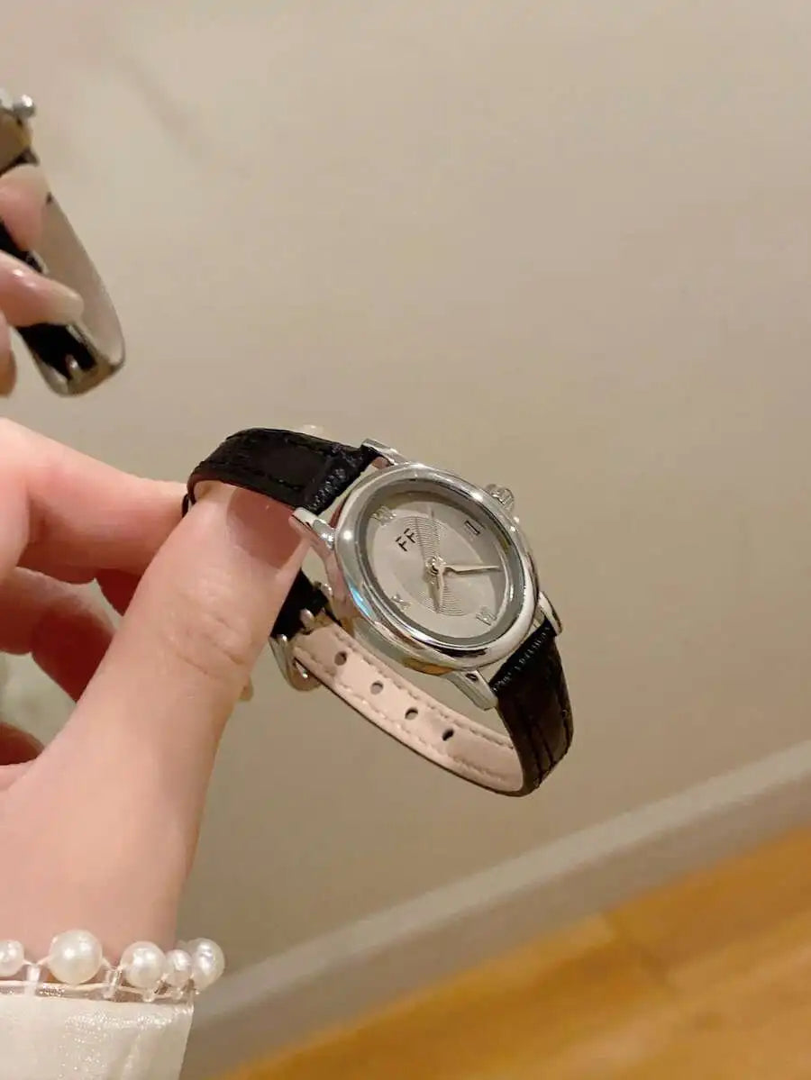 1pc Vintage Style Adjustable Strap Quartz Women's Watch, Oval Dial, Roman Numeral Markers, Compact Design, Suitable For Daily