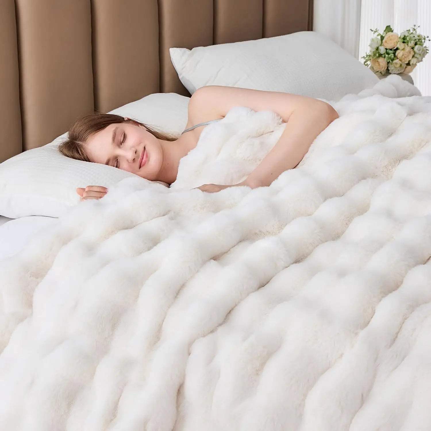 Faux Fur Throw Blanket for Couch, 1000 GSM Cozy Fuzzy Fluffy Soft Plush Thick Bubble Sherpa Blanket for Sofa Bedroom Living Room