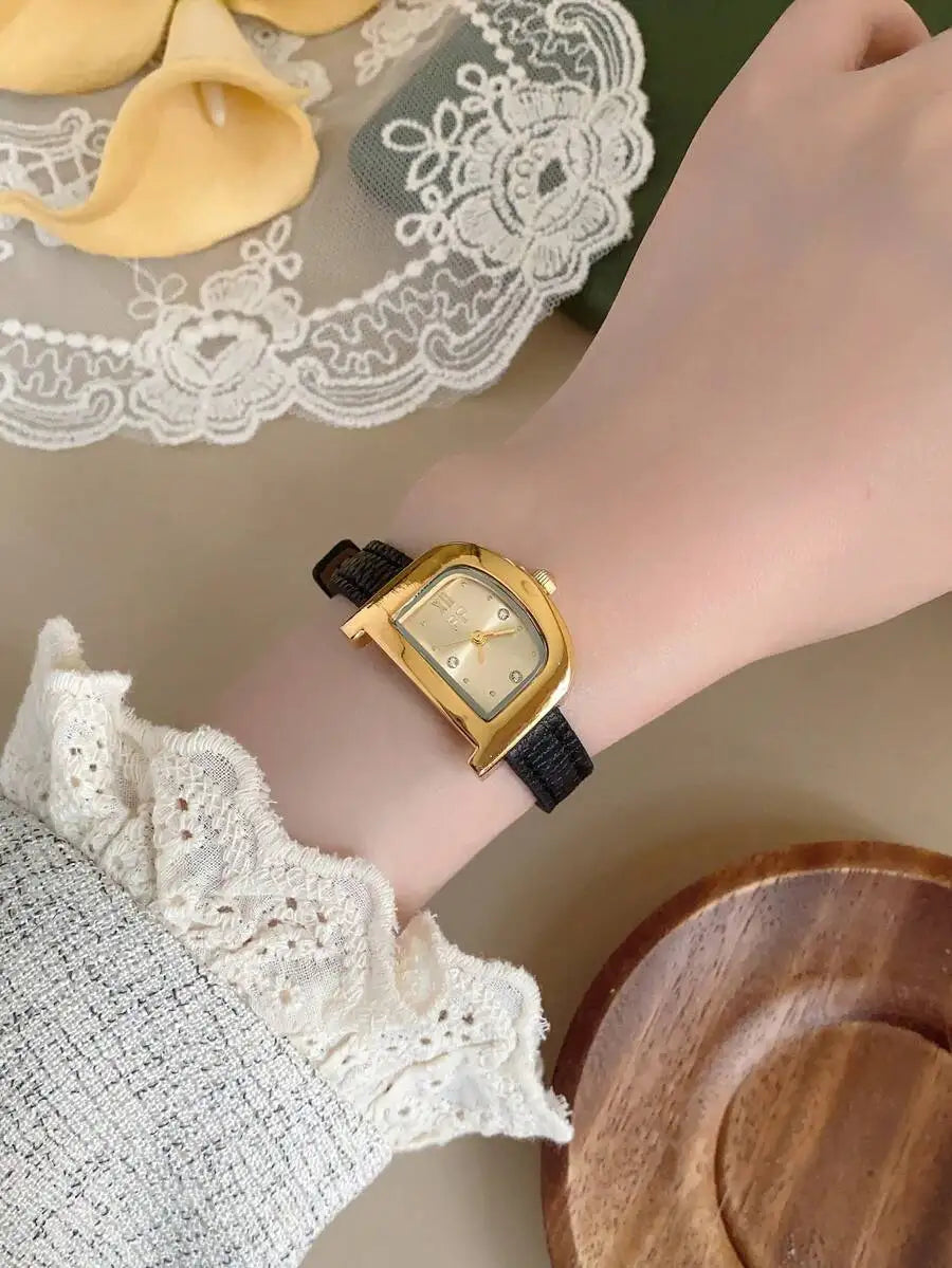 1pc Vintage Style Adjustable Strap Quartz Women's Watch, Oval Dial, Roman Numeral Markers, Compact Design, Suitable For Daily