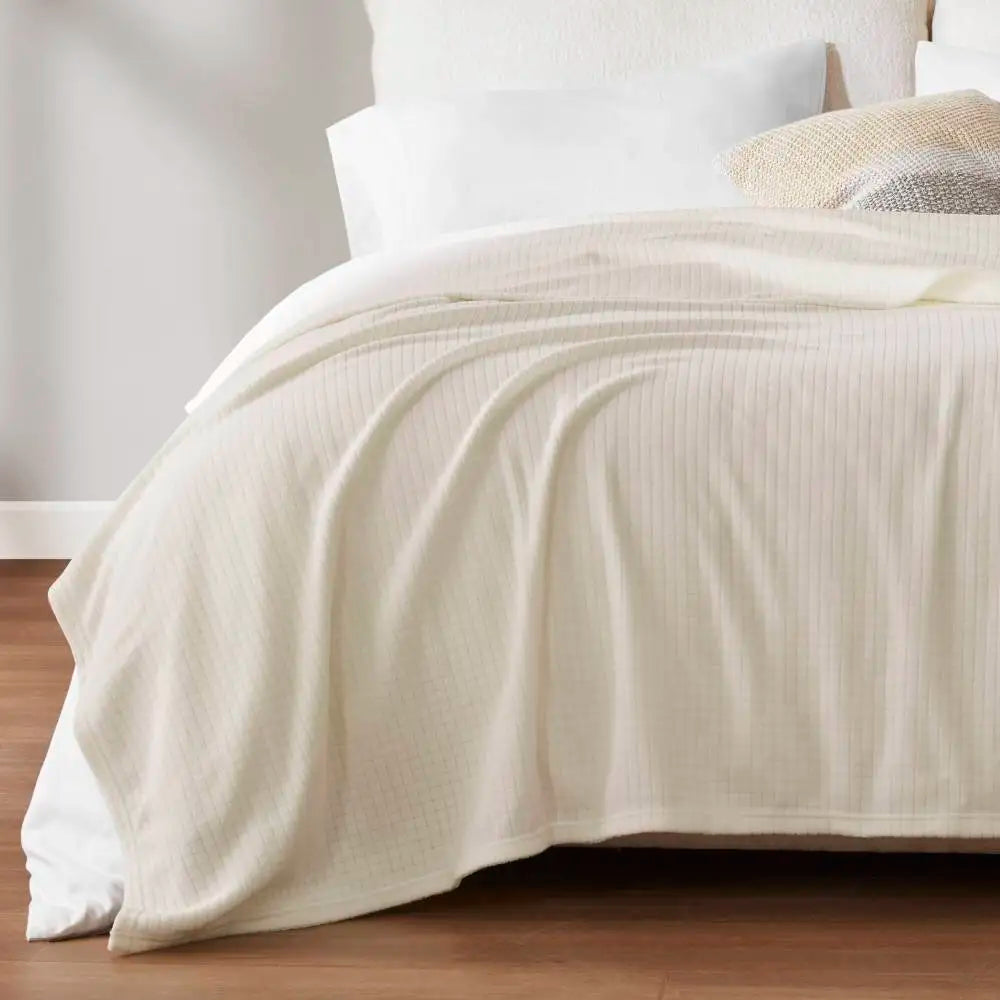 Soft and Comfortable Double Blanket, Pill-resistant, Exquisite Details, Available in Multiple Colors, Lightweight and Comfortable, Skin-friendly and Safe, Machine Washable for Easy Care.