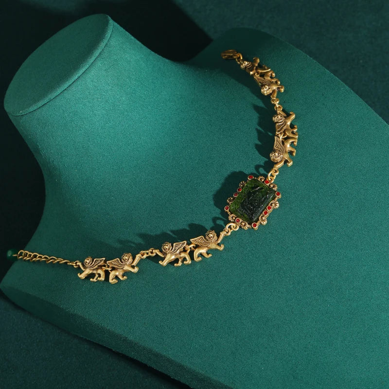 Vintage Square Olive Green Resin Warp Bracelet Relief Lion Chain Woman Jewelry Antique Gold Plated Luxury Designers Accessories