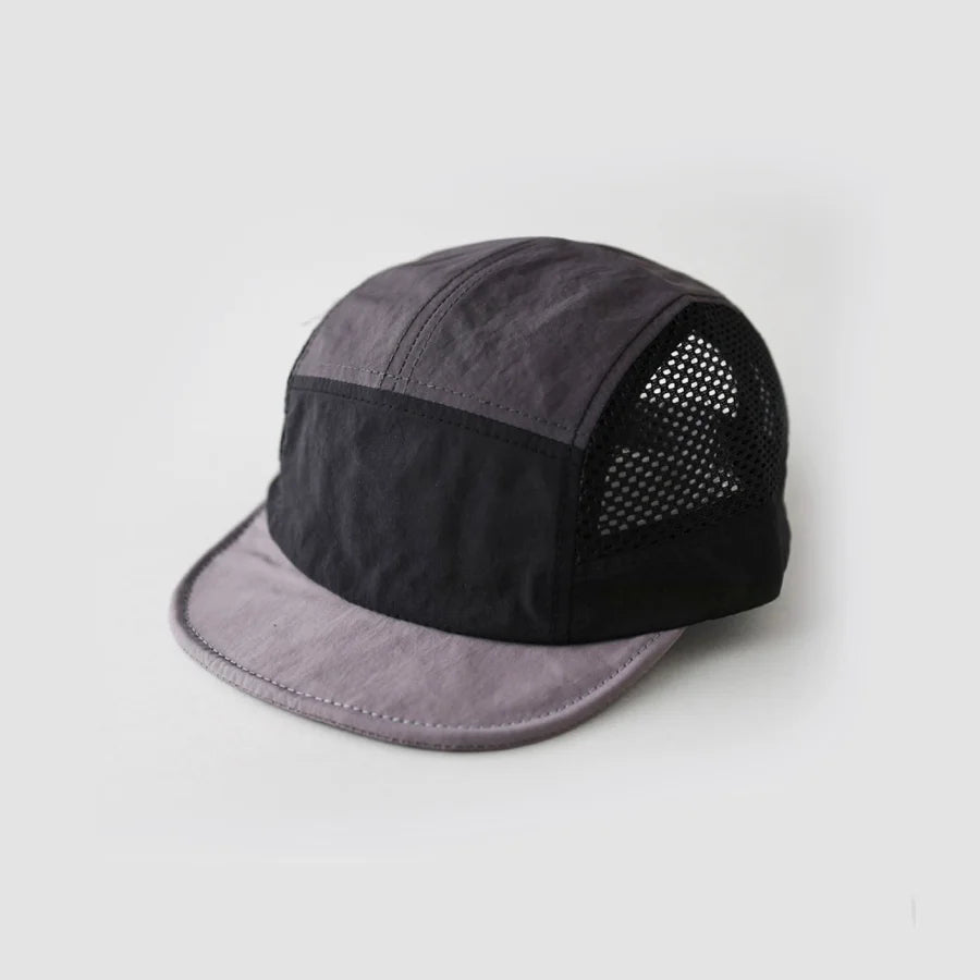 Retro Color-Blocked Breathable Quick-Dry Flat-Brimmed Hat with Adjustable Mesh Fabric, Suitable for Both Men and Women, Ideal for Outdoor Activities Like Hiking, Running, Camping, and Daily Commuting