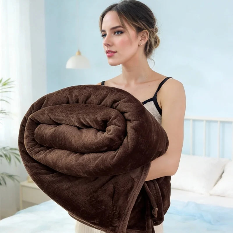 Solid flannel multifunctional blanket, soft and skin-friendly, warm and comfortable, suitable for living room, bedroom, office.