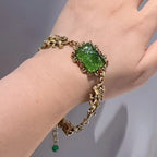 Vintage Square Olive Green Resin Warp Bracelet Relief Lion Chain Woman Jewelry Antique Gold Plated Luxury Designers Accessories