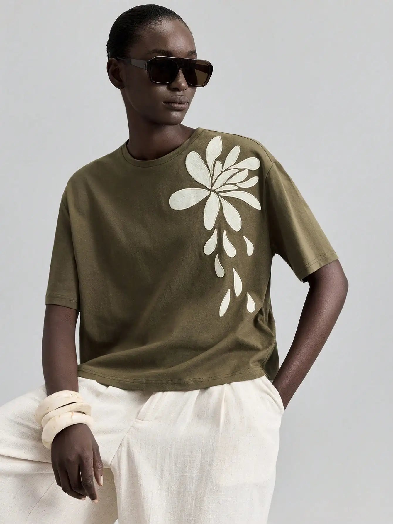 White Embroidered Floral Tee Short Sleeve Crew Neck Loose Comfortable Cotton T-Shirt