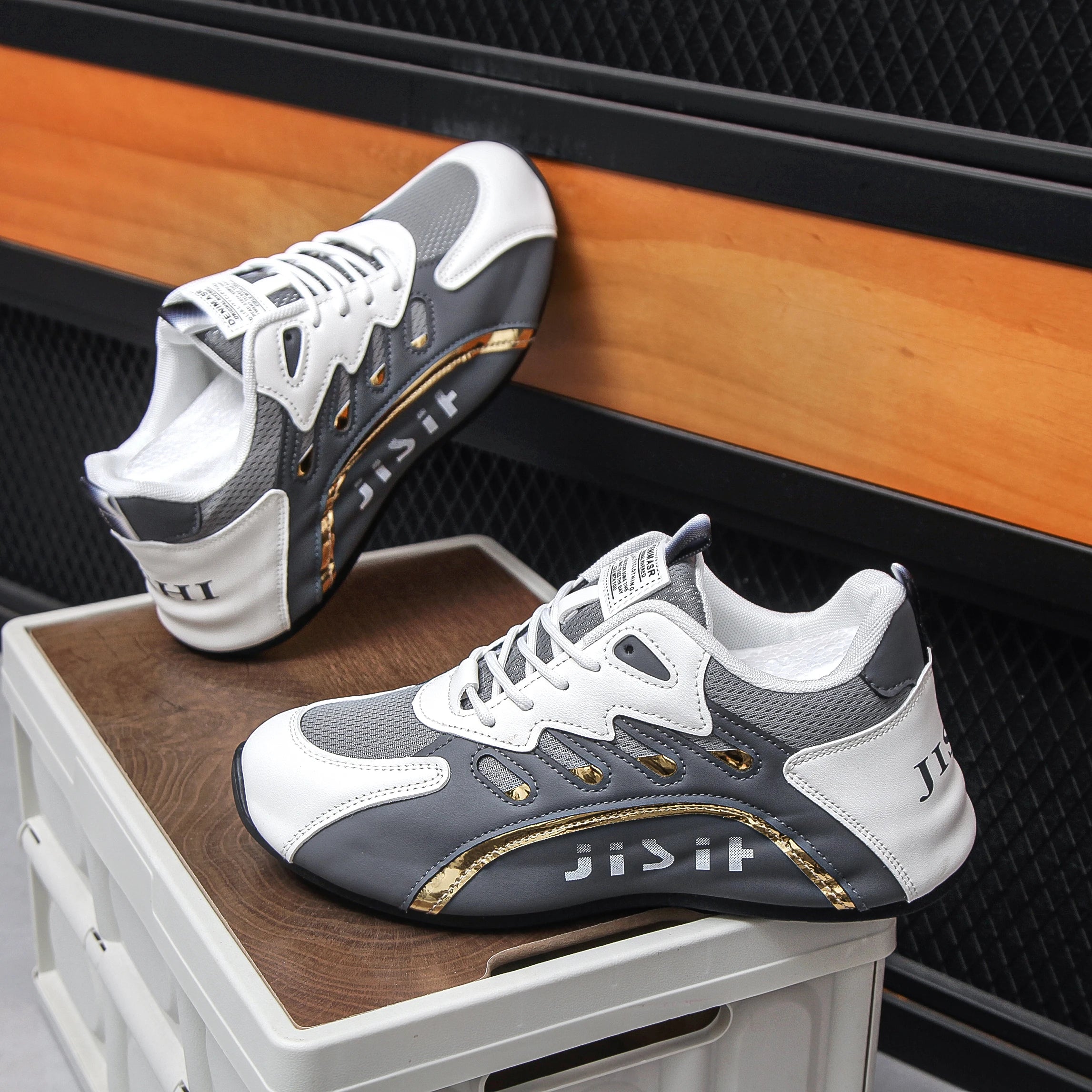 Men's trendy casual shoes with anti-slip laces for sports. Suitable for students. Anti-slip, durable, versatile and comfortable