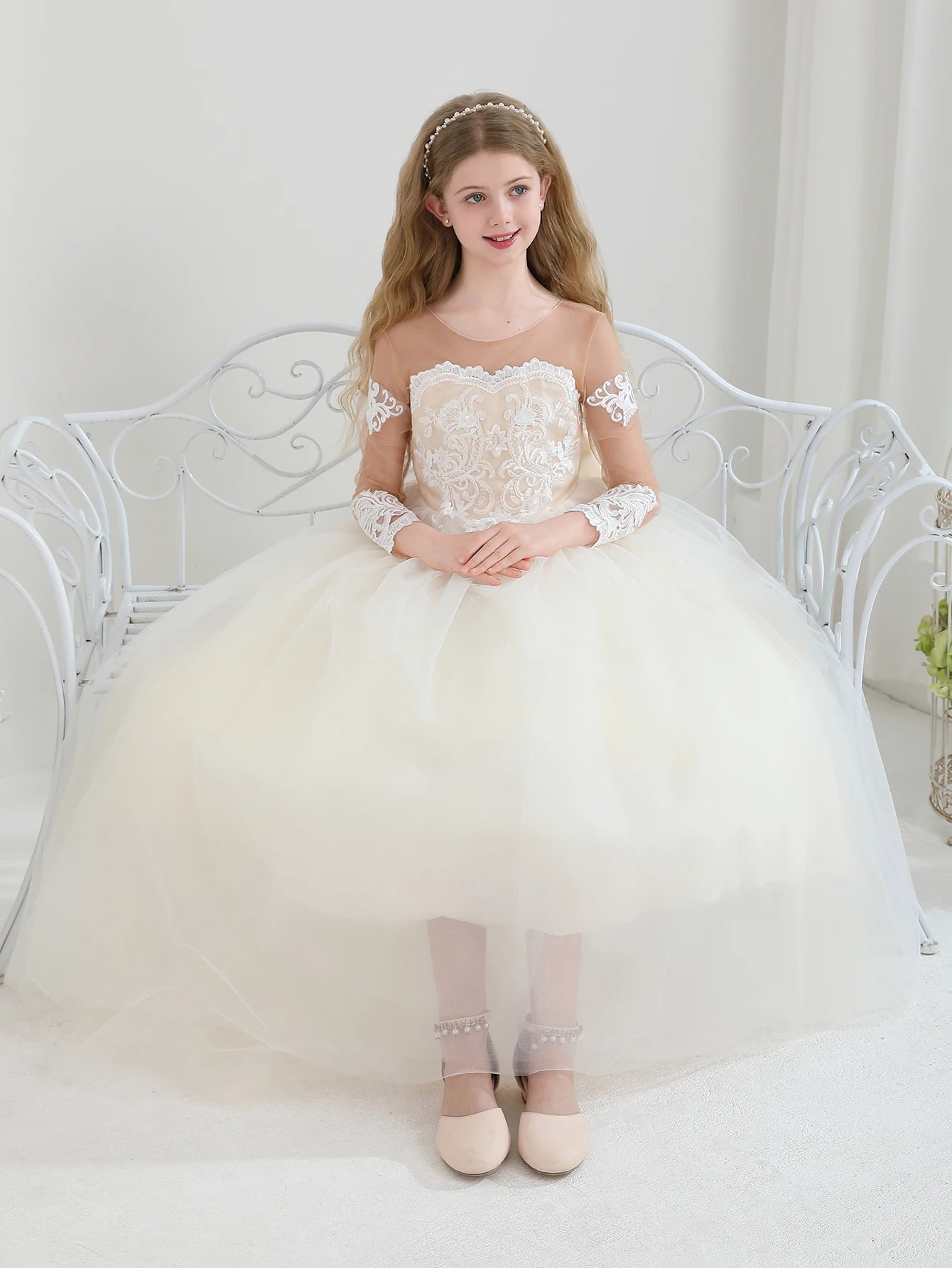 Champagne Flower Girl Dress Long Sleeve Lace Tulle Ball Gown with Bow Back Train Pageant Party Dress
