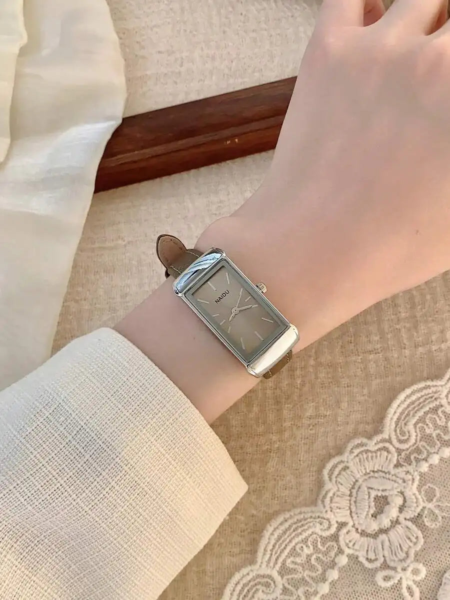 1pc Vintage Style Adjustable Strap Quartz Women's Watch, Oval Dial, Roman Numeral Markers, Compact Design, Suitable For Daily