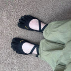V-Soul women's lightweight, breathable, and quick-drying five-toed sneakers are perfect for yoga, walking, and outdoor activities.