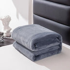 Solid flannel multifunctional blanket, soft and skin-friendly, warm and comfortable, suitable for living room, bedroom, office.