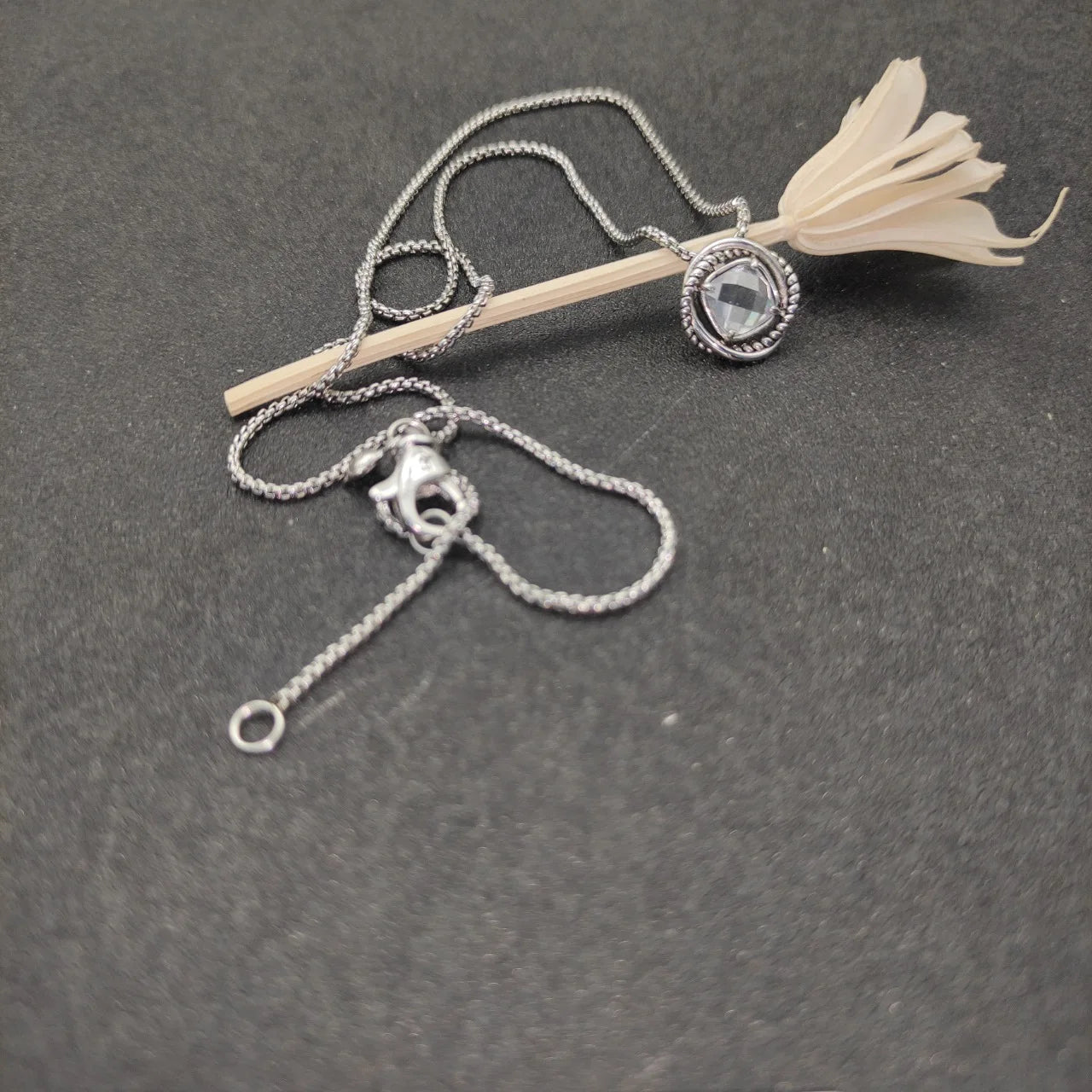2026 New High Quality DY Necklaces Collection Simple and Elegant Perfect for Any Occasion Suitable for Both Men and Women 3