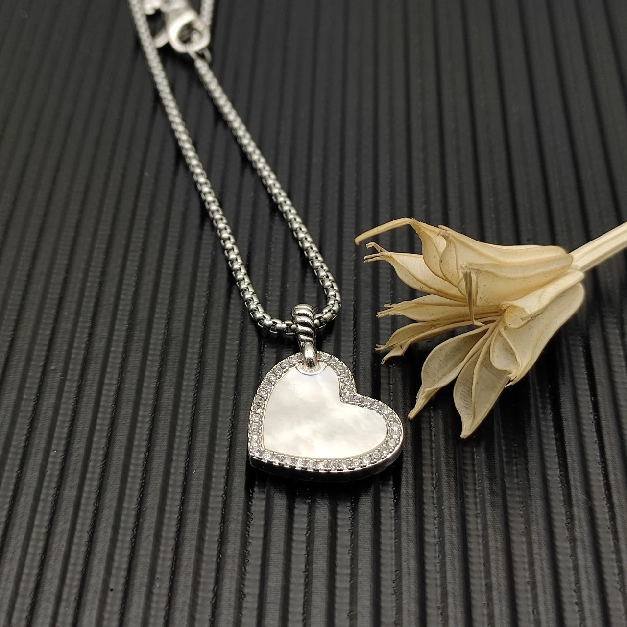 2026 New High Quality DY Necklaces Collection Simple and Elegant Perfect for Any Occasion Suitable for Both Men and Women 3