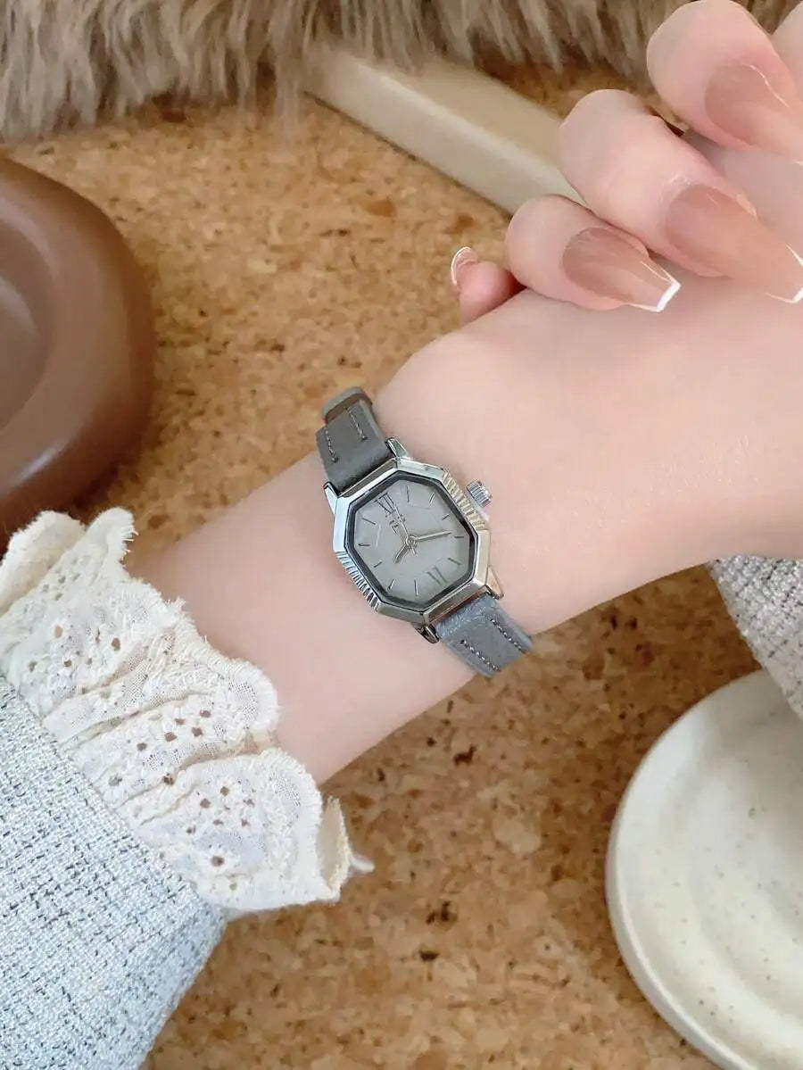 1pc Vintage Style Adjustable Strap Quartz Women's Watch, Oval Dial, Roman Numeral Markers, Compact Design, Suitable For Daily
