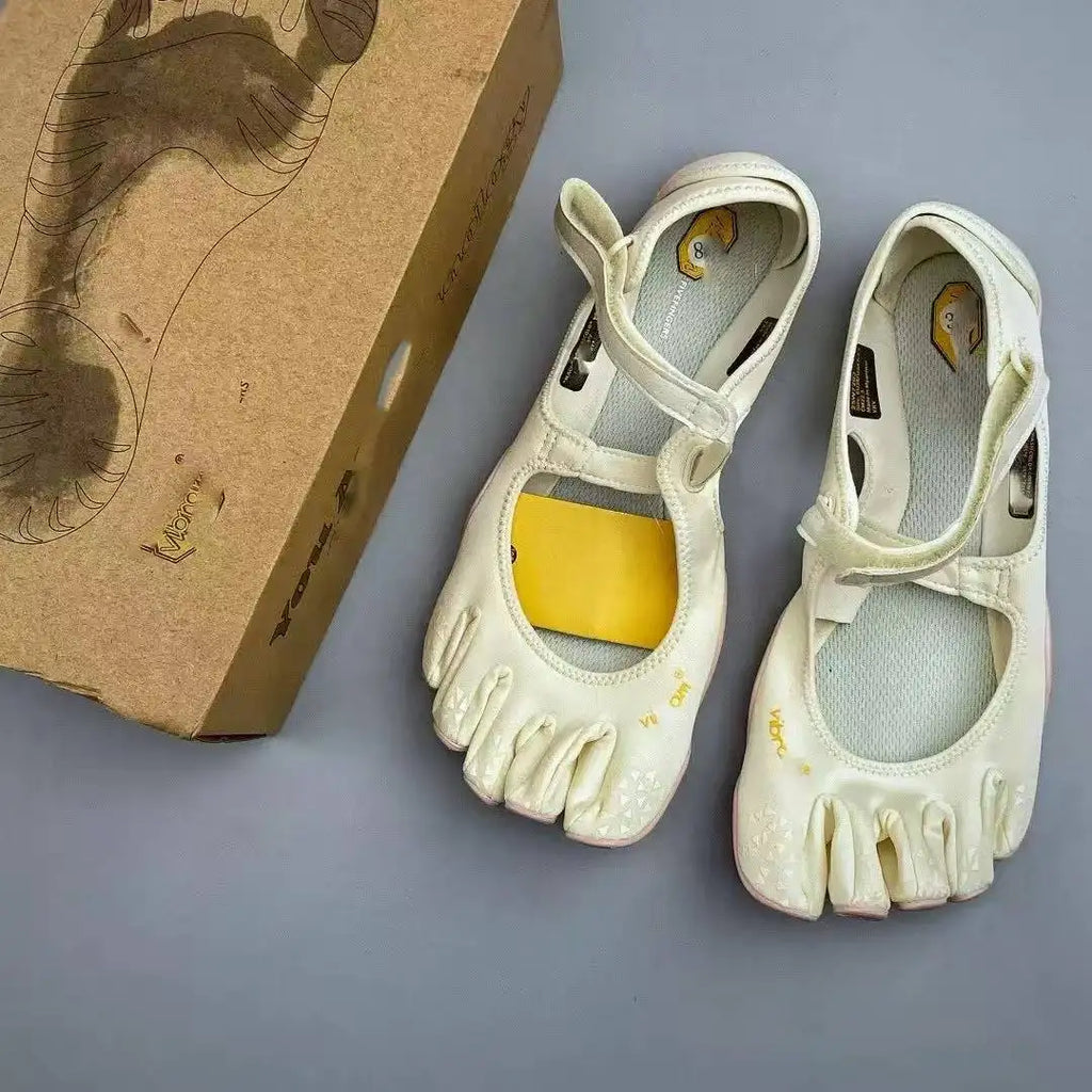 V-Soul women's lightweight, breathable, and quick-drying five-toed sneakers are perfect for yoga, walking, and outdoor activities.