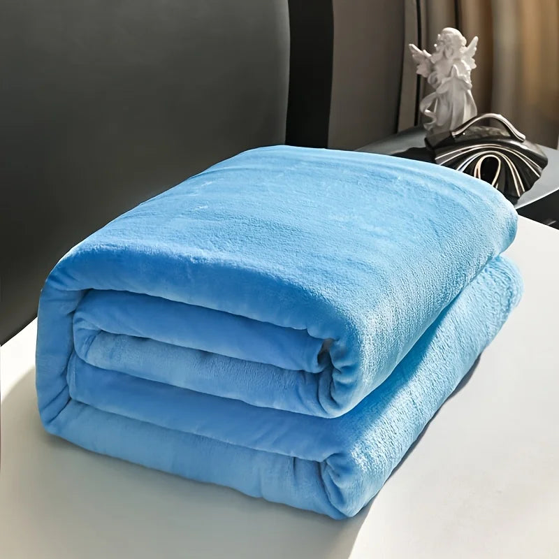 Solid flannel multifunctional blanket, soft and skin-friendly, warm and comfortable, suitable for living room, bedroom, office.
