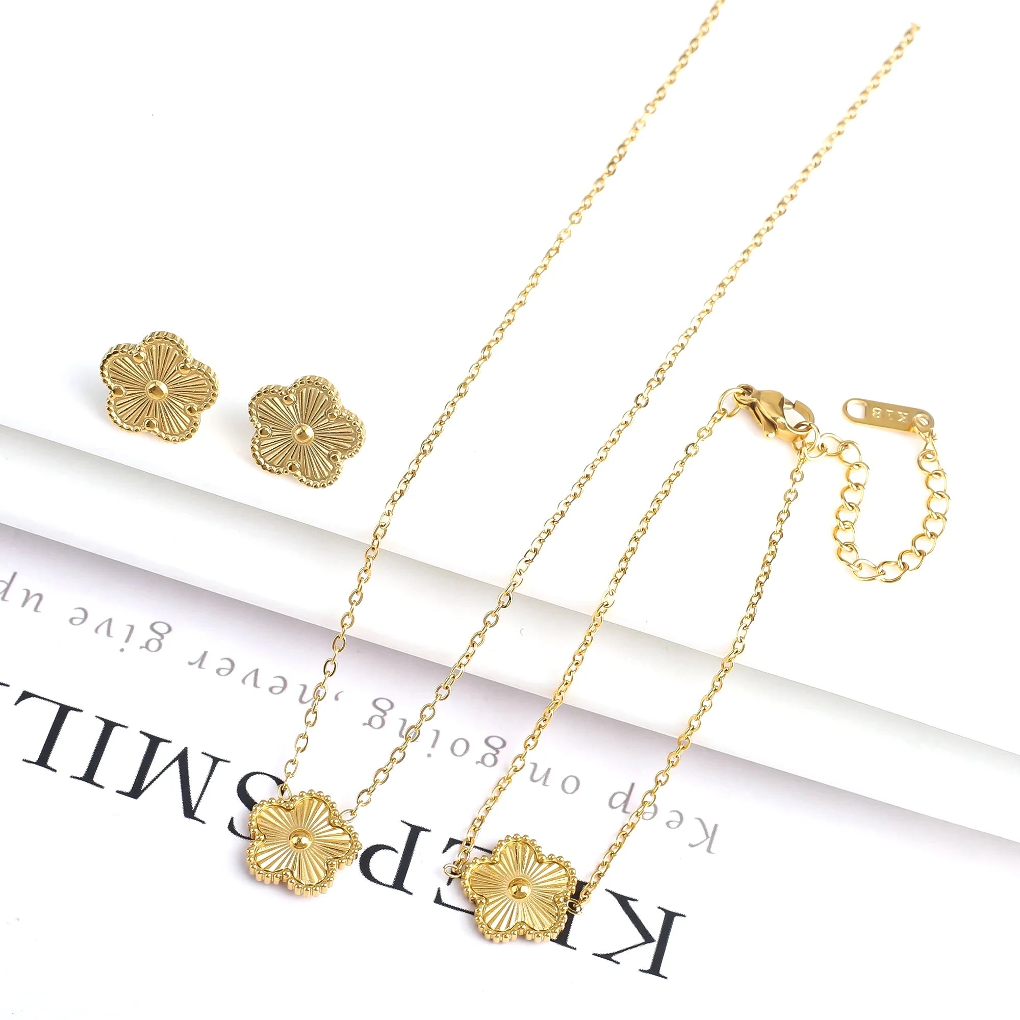 Simple 316L Stainless Steel Flower Five Leaf Necklace Bracelet Earrings 18K Gold Plated Jewelry Set for Women Girl Gift Clover