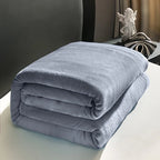 Solid flannel multifunctional blanket, soft and skin-friendly, warm and comfortable, suitable for living room, bedroom, office.