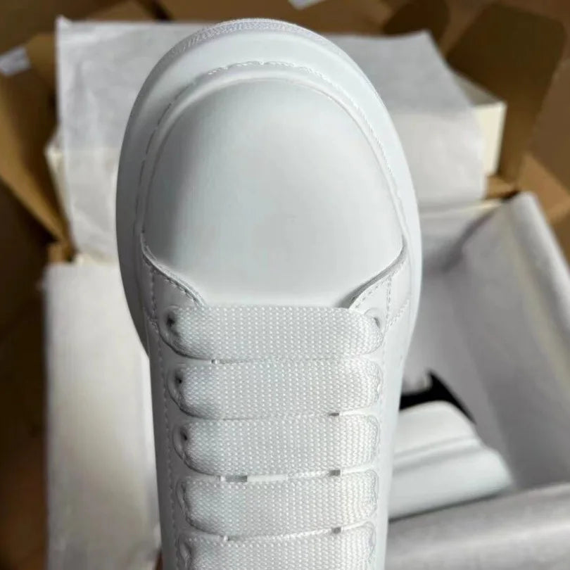 Minimalist Korean White Platform Shoes with Black Heel – Height-Increasing Daily Casual Sneakers