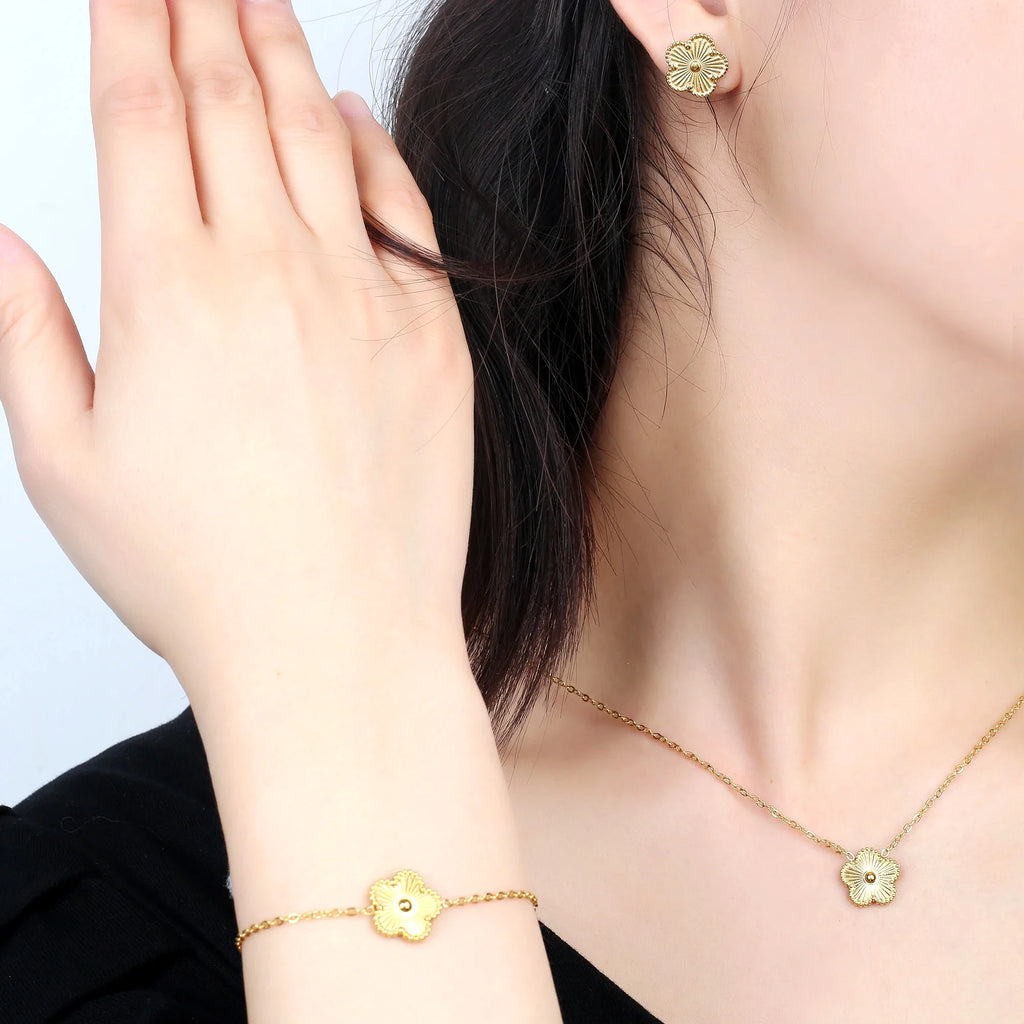 Simple 316L Stainless Steel Flower Five Leaf Necklace Bracelet Earrings 18K Gold Plated Jewelry Set for Women Girl Gift Clover