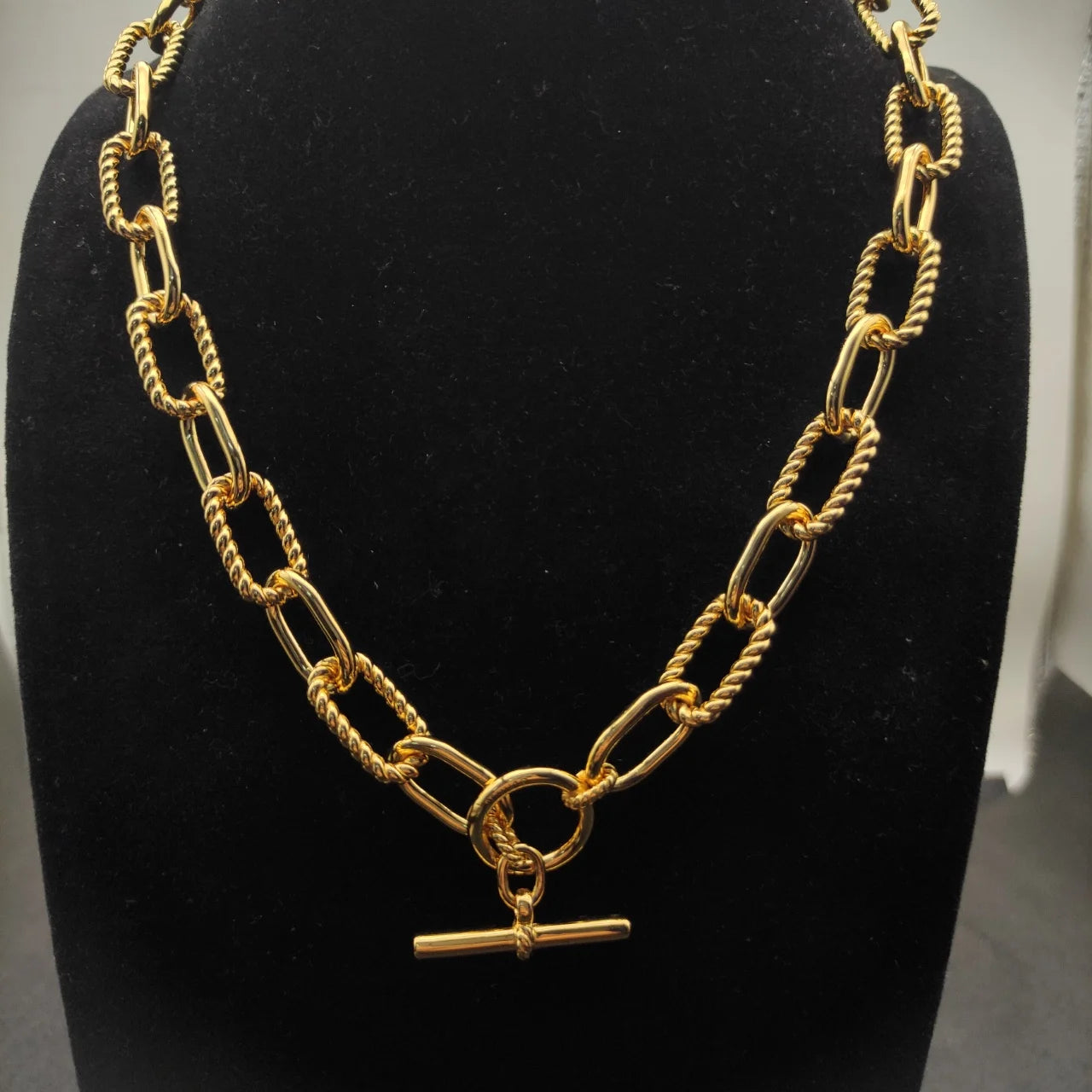 2026 New High Quality DY Necklaces Collection Simple and Elegant Perfect for Any Occasion Suitable for Both Men and Women 3