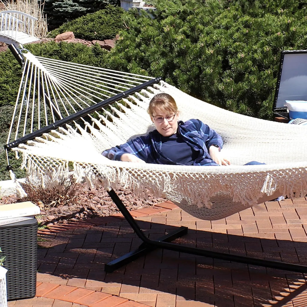 Outdoor Woven Double Hammock with Crocheted Edges and Spreader Bars, 600-Pound Capacity, for Trees