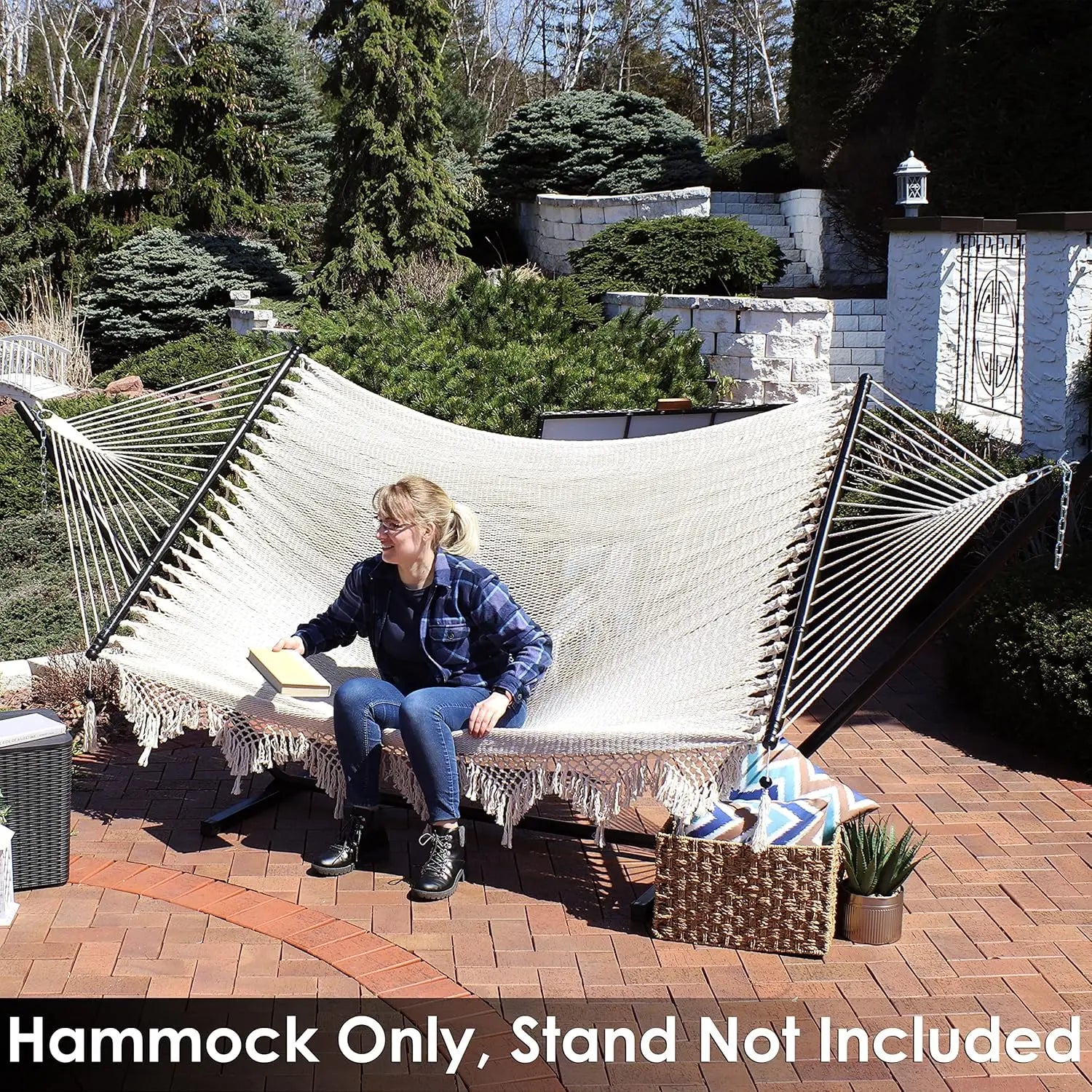 Outdoor Woven Double Hammock with Crocheted Edges and Spreader Bars, 600-Pound Capacity, for Trees