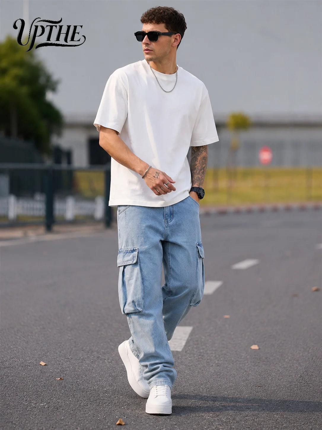 UP.THE Men Light Wash Cargo Baggy Wide Leg Jeans, Y2K Oversized Loose Denim Pants, Multi Pocket Streetwear Trousers for Daily Outfits