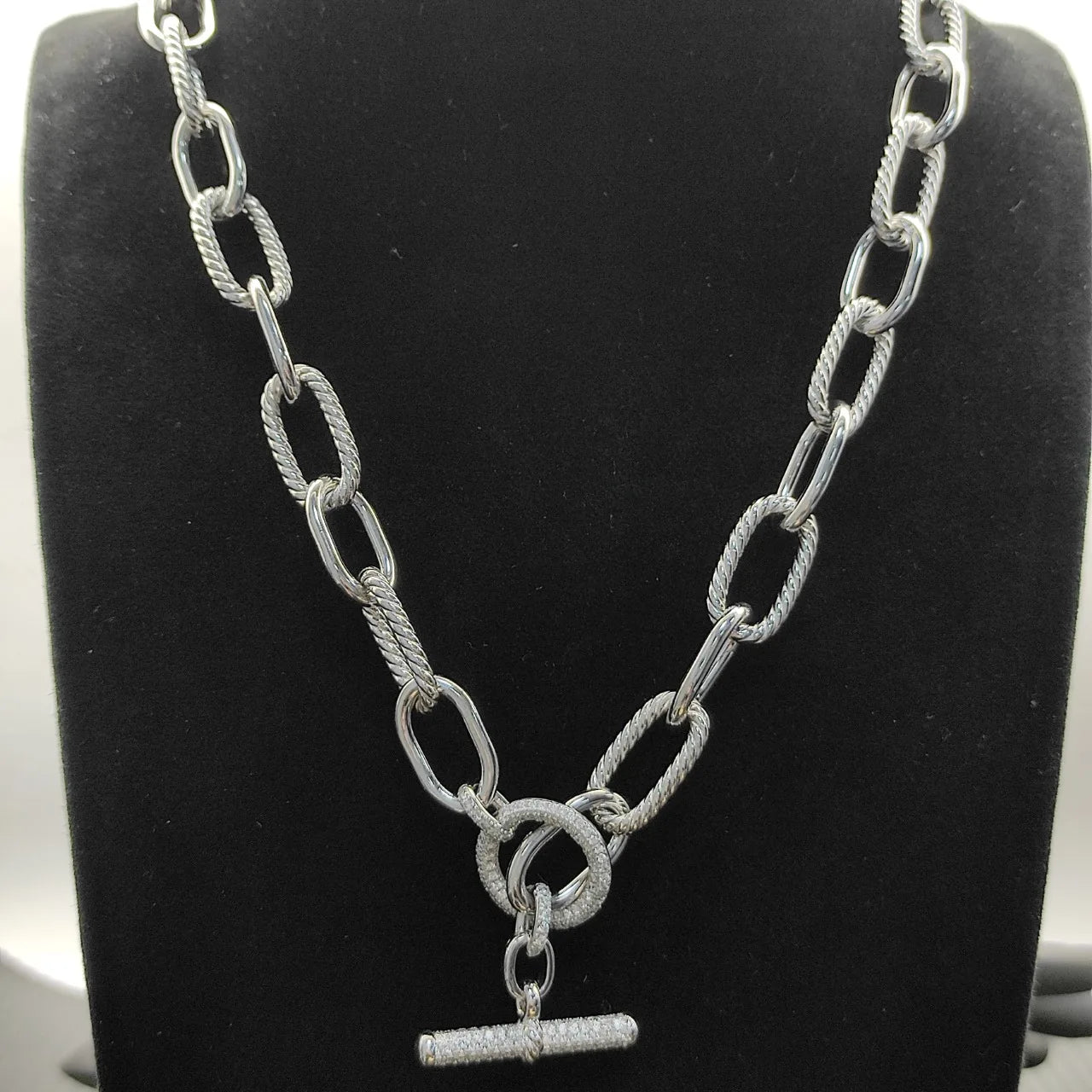 2026 New High Quality DY Necklaces Collection Simple and Elegant Perfect for Any Occasion Suitable for Both Men and Women 3