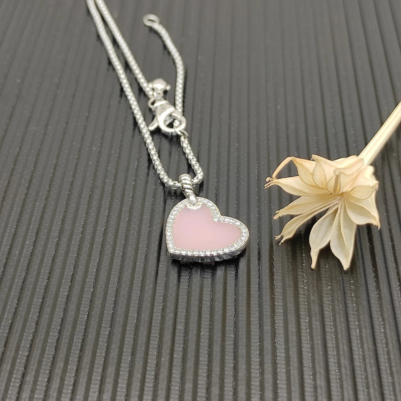 2026 New High Quality DY Necklaces Collection Simple and Elegant Perfect for Any Occasion Suitable for Both Men and Women 3