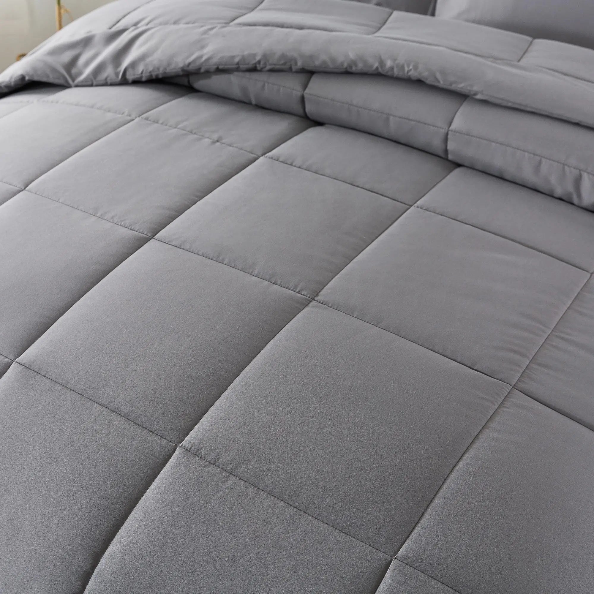 All Season Lightweight Comforter Set 3Pcs Soft Quilted Bedding Sets Box-Stitch Bed in a Bag Include 1 Comforter 2 Pillowcases Breathable Home Bedroom Textile Decor