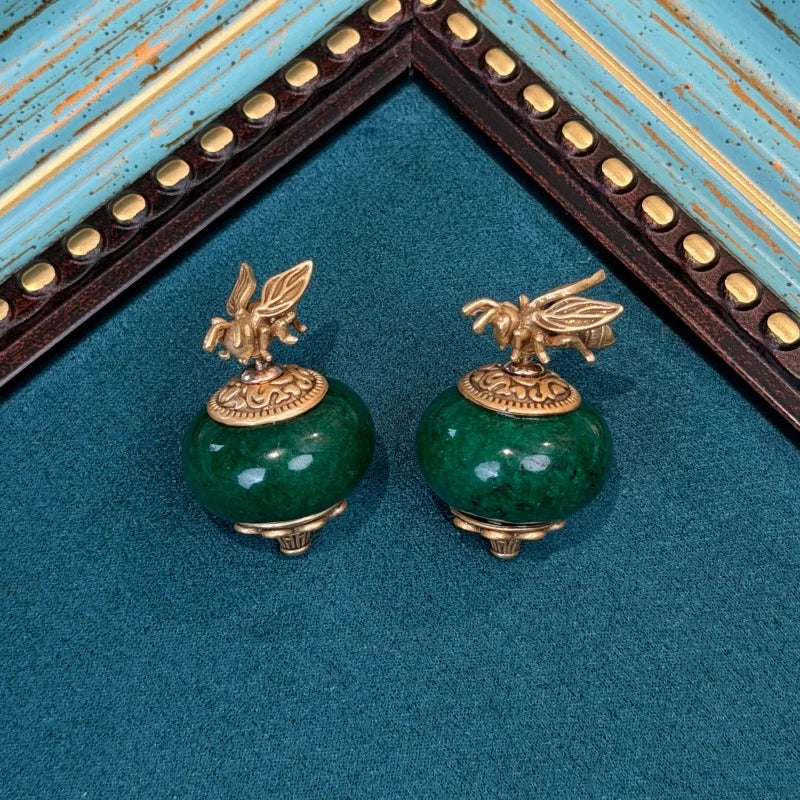 Vintage Ancient Gold Color Bee Green Natural Stone Stud Earrings Woman Elegant Woman Luxury Quality Jewelry Designer Gift 2026