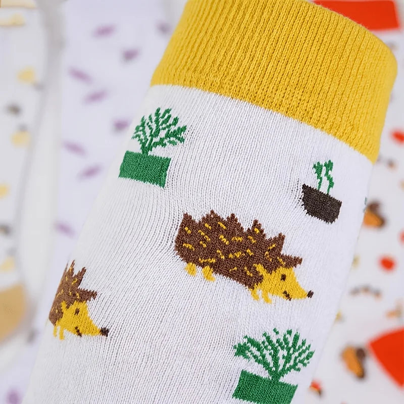 4 Pairs Cartoon Printed Compression Socks, Unisex Floral Sports Compression Long Socks, Suitable for Running, Hiking and Cycling, Made of Breathable, Sweat-Wicking and Ventilated Fabric