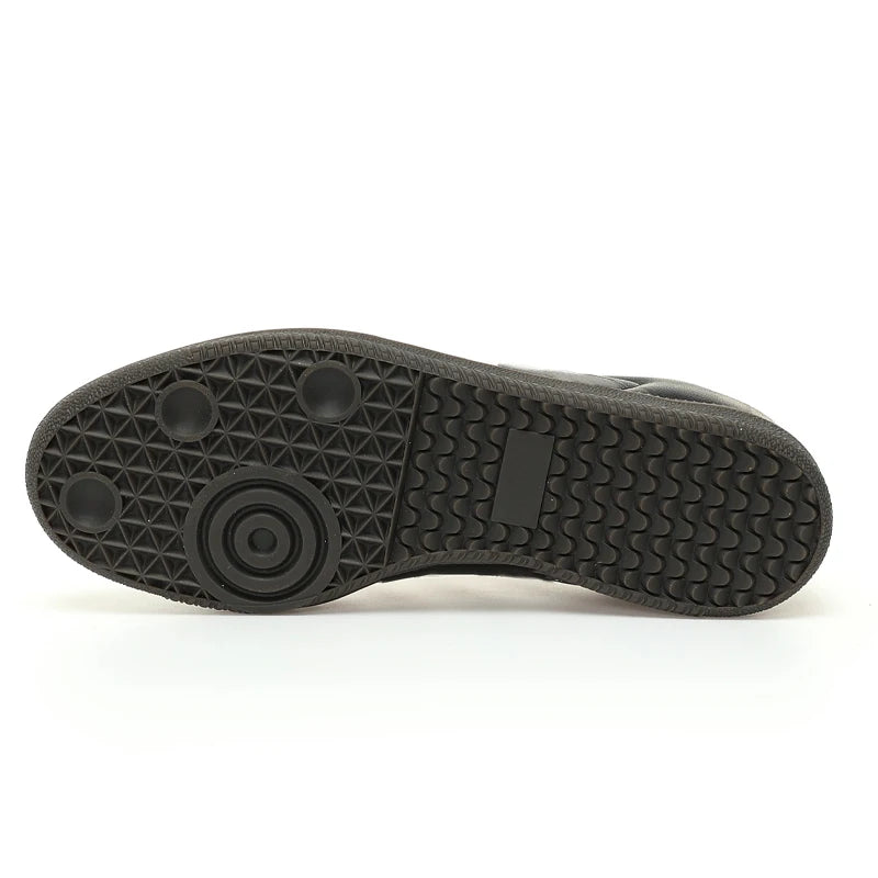 Hot Sell Men Running Shoes Cloud White Core Black Sports Women Sneakers Trainers Classic Soccer Unisex Casual Shoe Top with Box