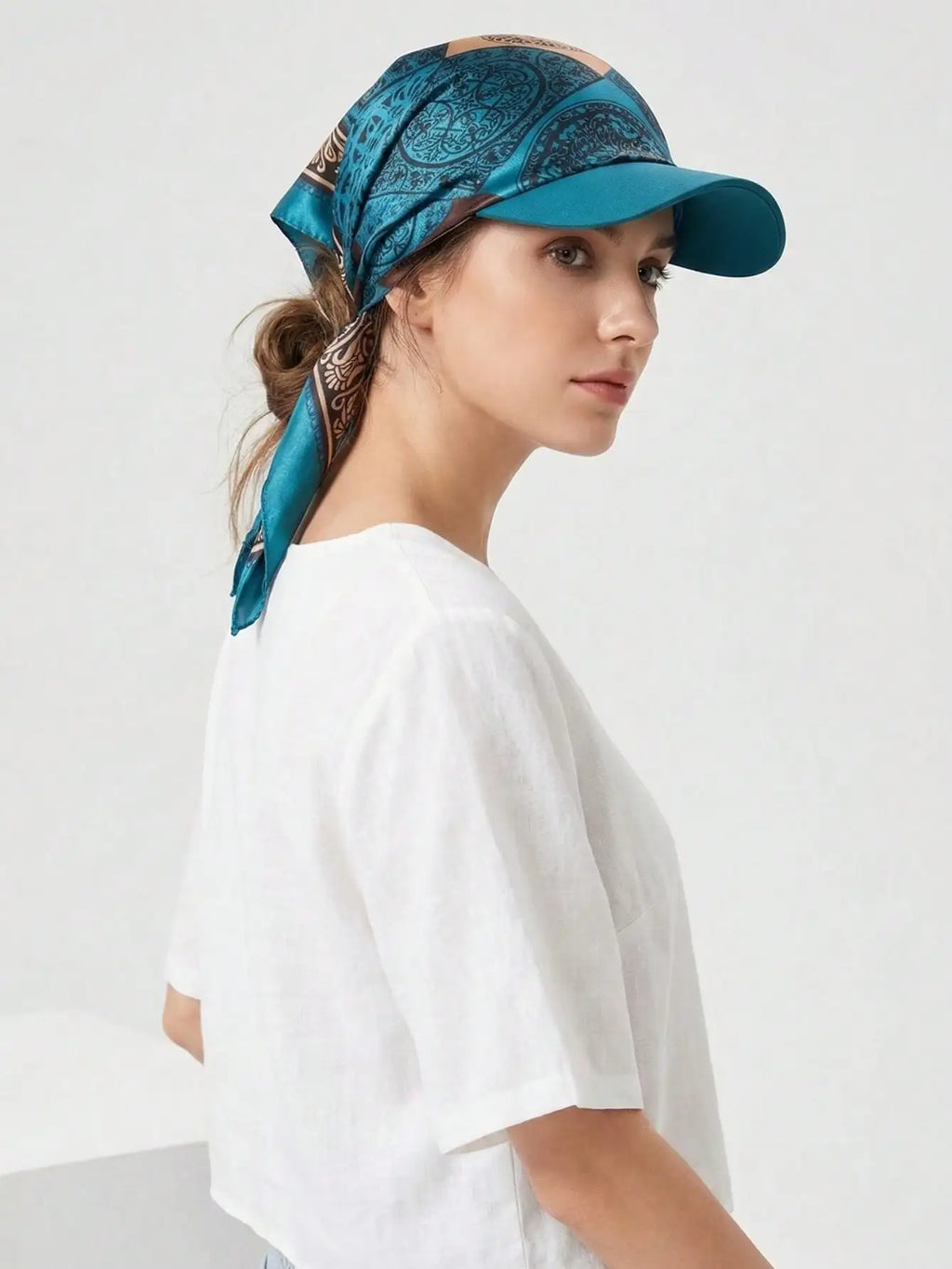 Women Fashion Printed Satin Headscarf Baseball Cap with Brim, Soft Breathable Summer Outdoor Sun Protection Hat Ladies Windproof Head Wrap Sun Hat
