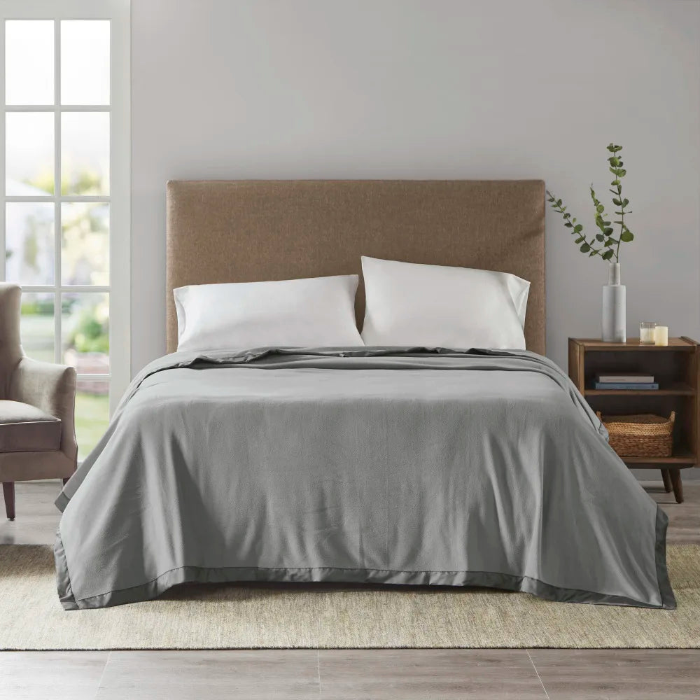 Soft and Comfortable Double Blanket, Pill-resistant, Exquisite Details, Available in Multiple Colors, Lightweight and Comfortable, Skin-friendly and Safe, Machine Washable for Easy Care.