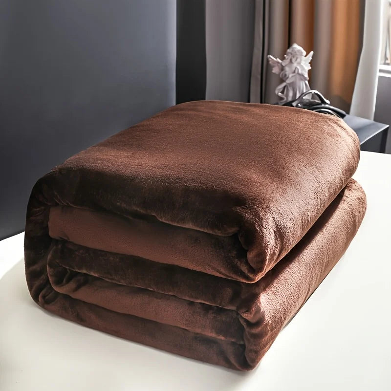 Solid flannel multifunctional blanket, soft and skin-friendly, warm and comfortable, suitable for living room, bedroom, office.