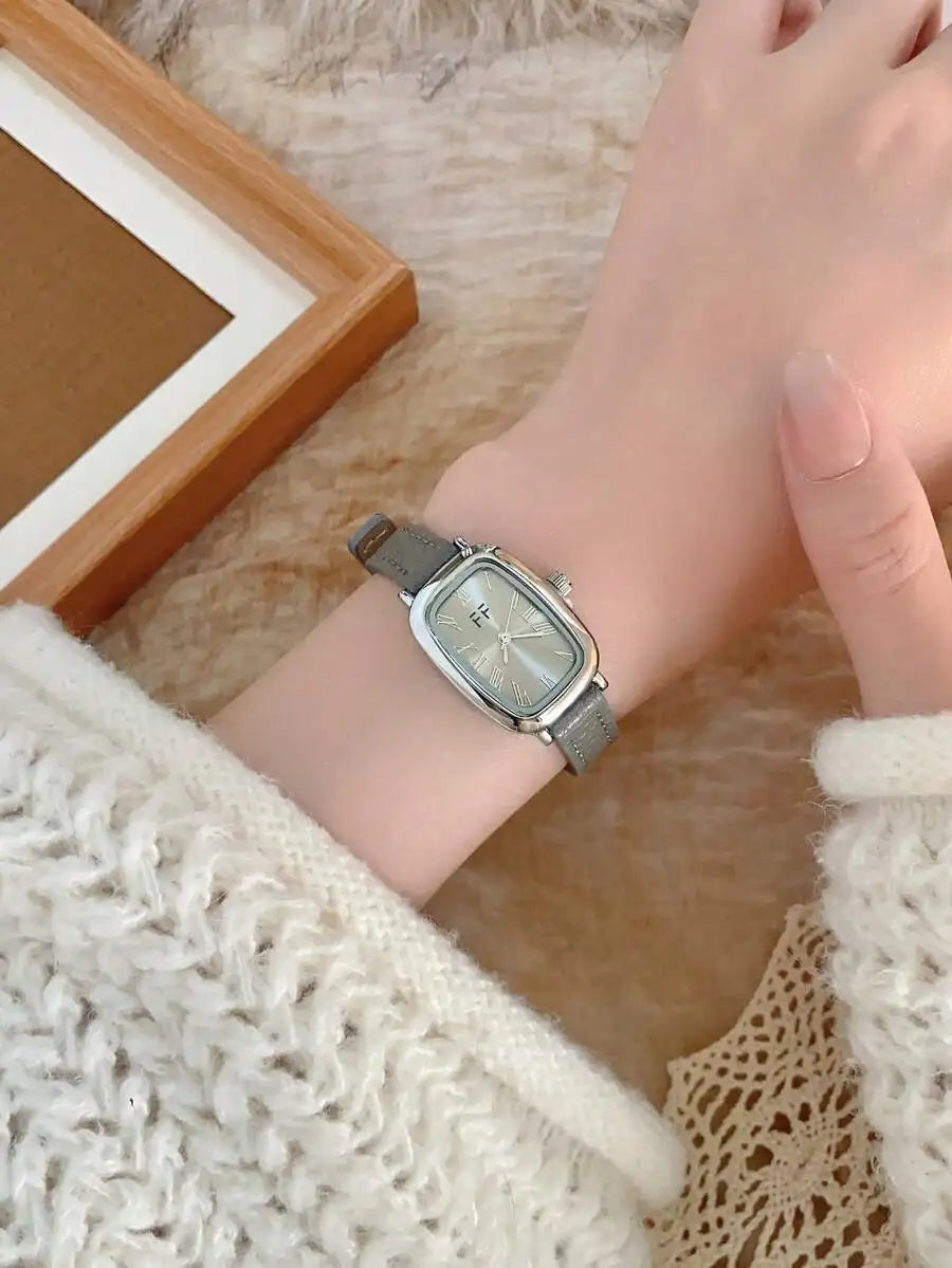1pc Vintage Style Adjustable Strap Quartz Women's Watch, Oval Dial, Roman Numeral Markers, Compact Design, Suitable For Daily
