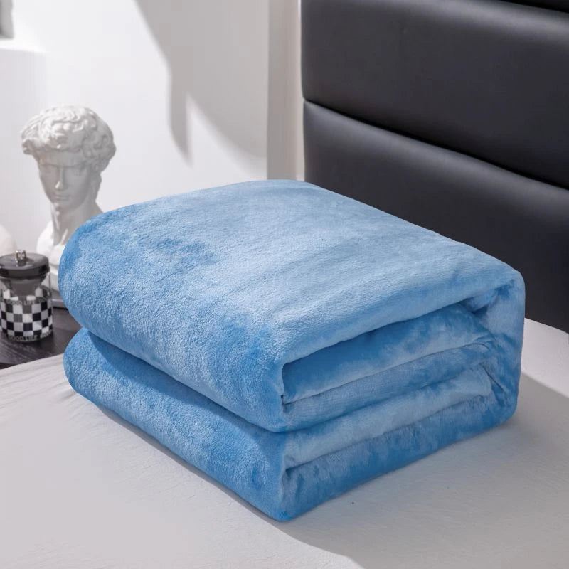 Solid flannel multifunctional blanket, soft and skin-friendly, warm and comfortable, suitable for living room, bedroom, office.