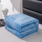 Solid flannel multifunctional blanket, soft and skin-friendly, warm and comfortable, suitable for living room, bedroom, office.