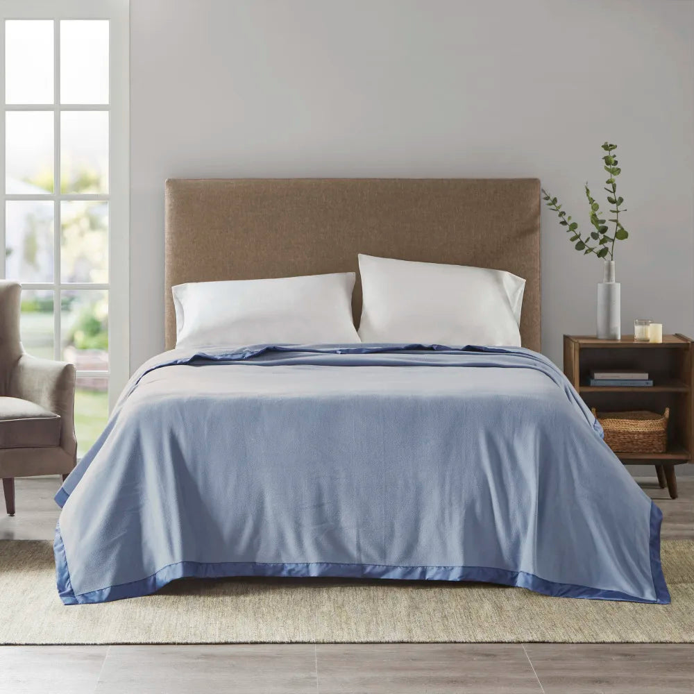 Soft and Comfortable Double Blanket, Pill-resistant, Exquisite Details, Available in Multiple Colors, Lightweight and Comfortable, Skin-friendly and Safe, Machine Washable for Easy Care.